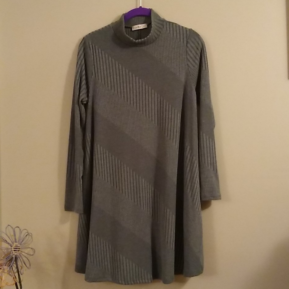 Green ribbed dress